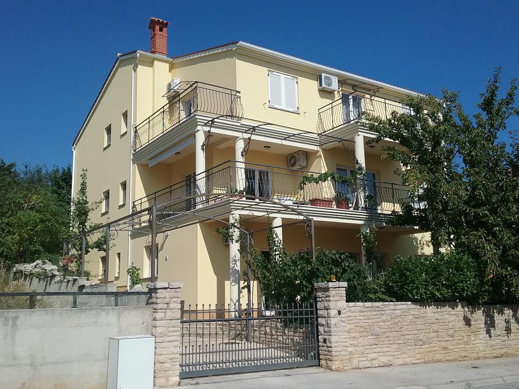 Apartment Majoran Пула Екстериор снимка