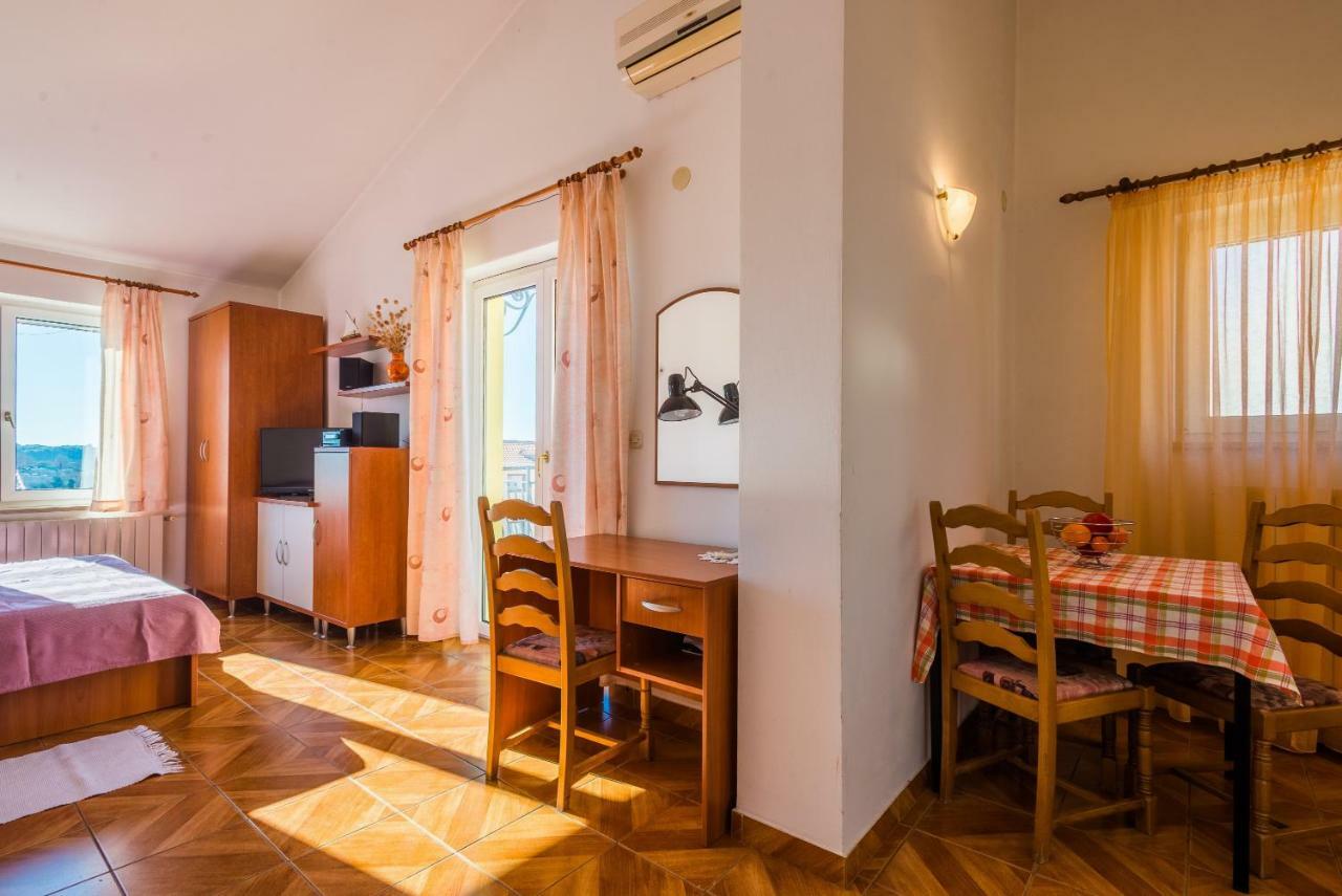 Apartment Majoran Пула Екстериор снимка